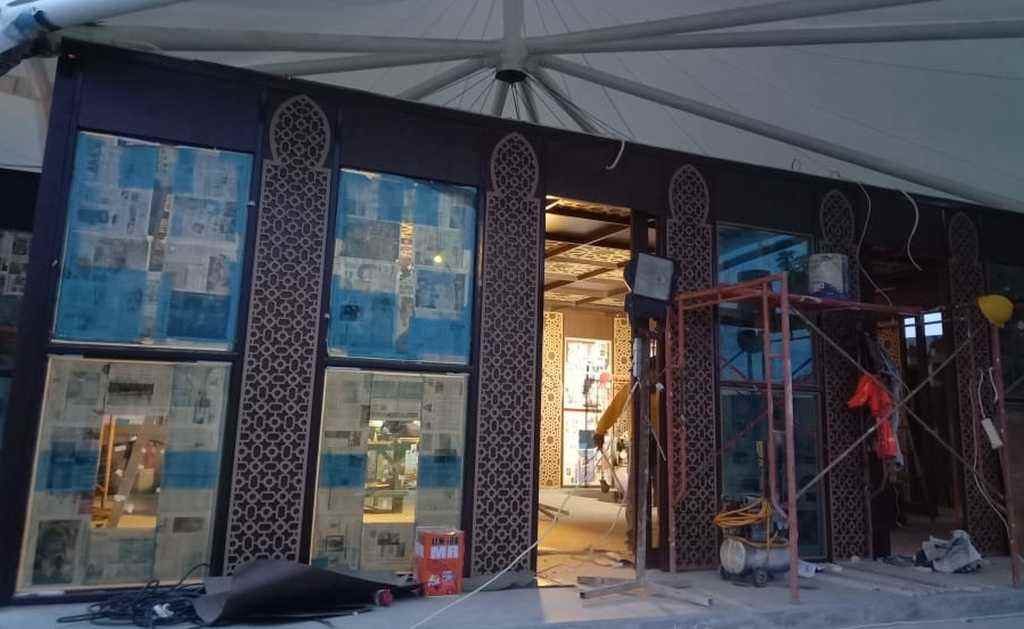 pengaplikasian pemasangan ornamen dinding #786