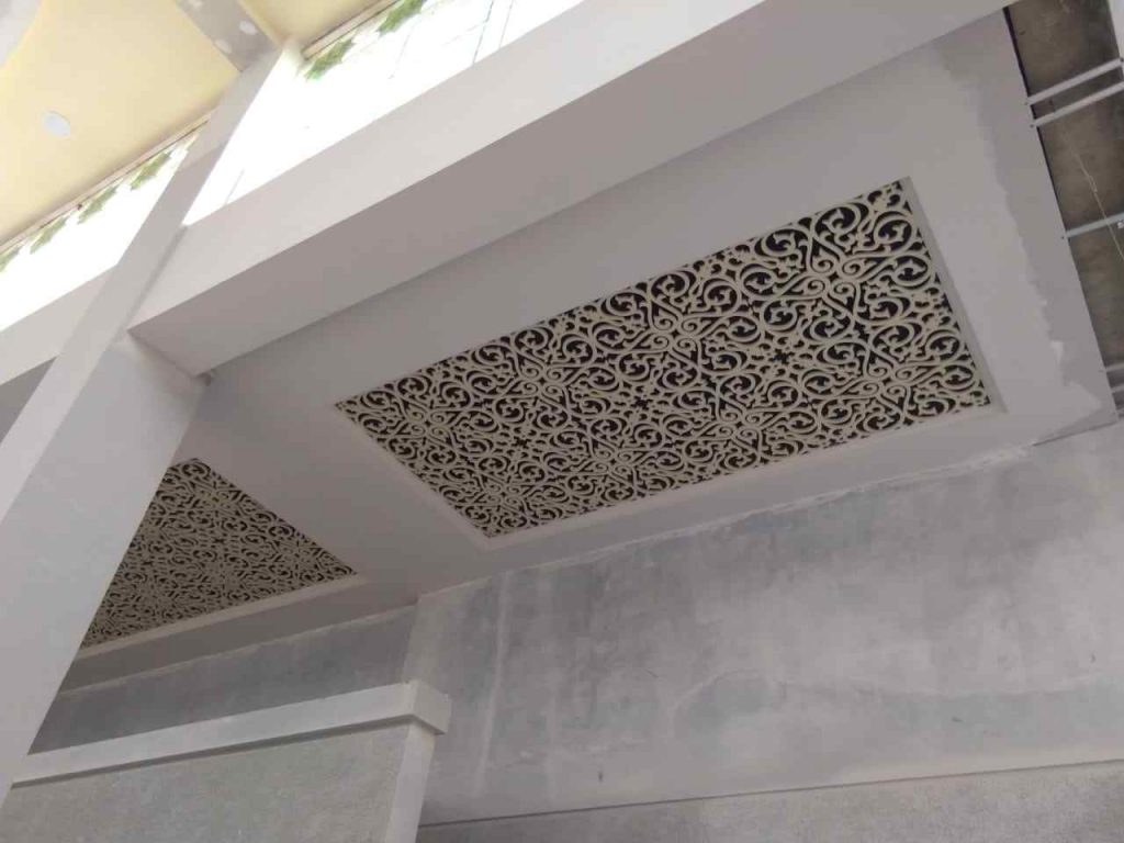 pengaplikasian hiasan ornamen plafon #120