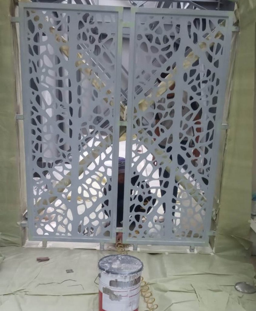 pengaplikasian finishing pintu #110