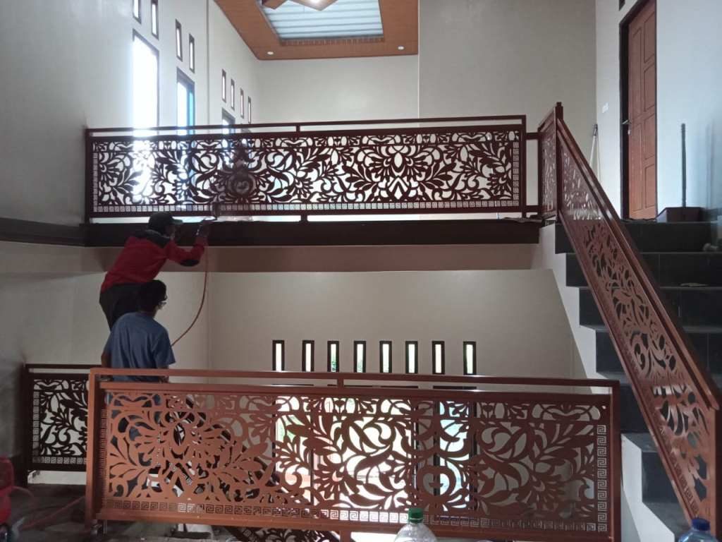 pengaplikasian finishing railing tangga #211