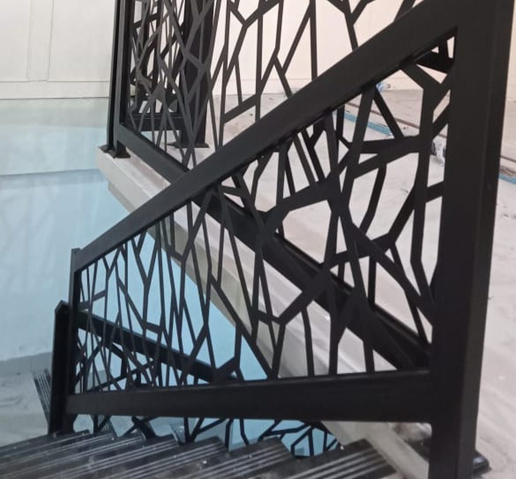 pengaplikasian railing tangga #1280