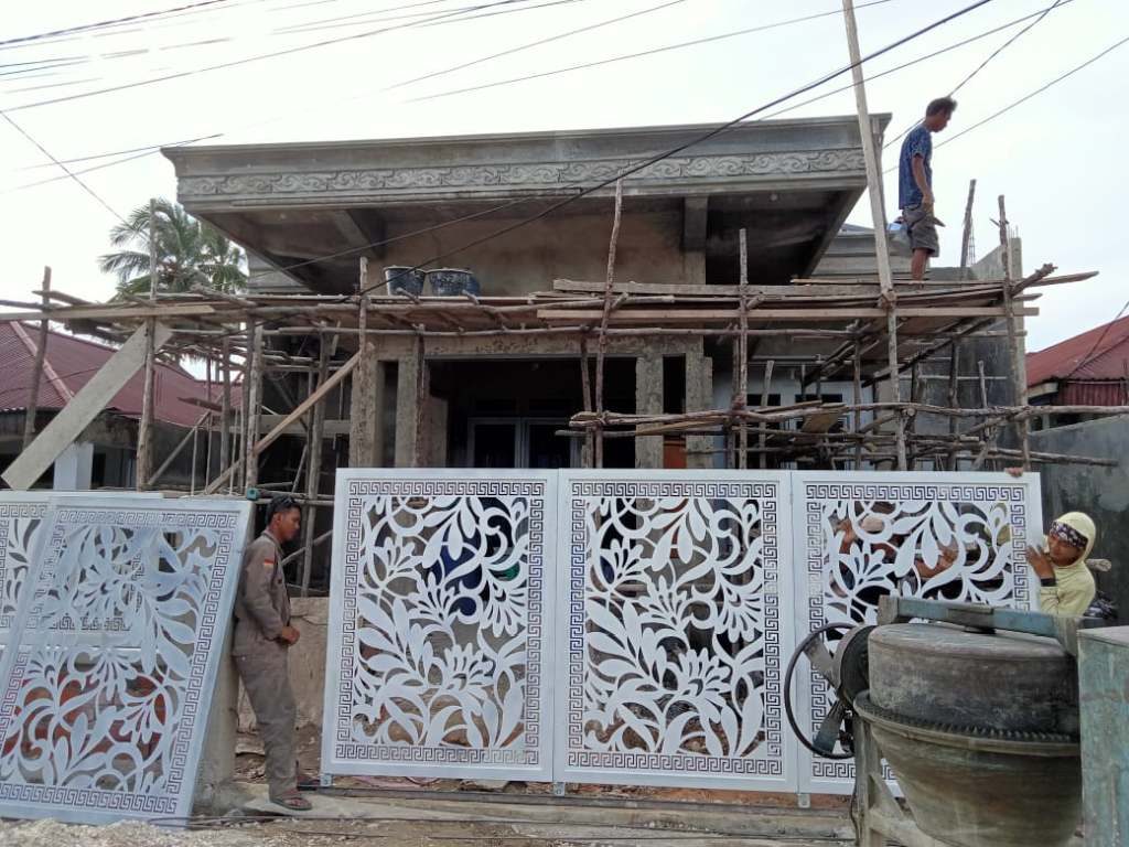 pengaplikasian pemasangan pagar #390 motif kreasi laser cutting
