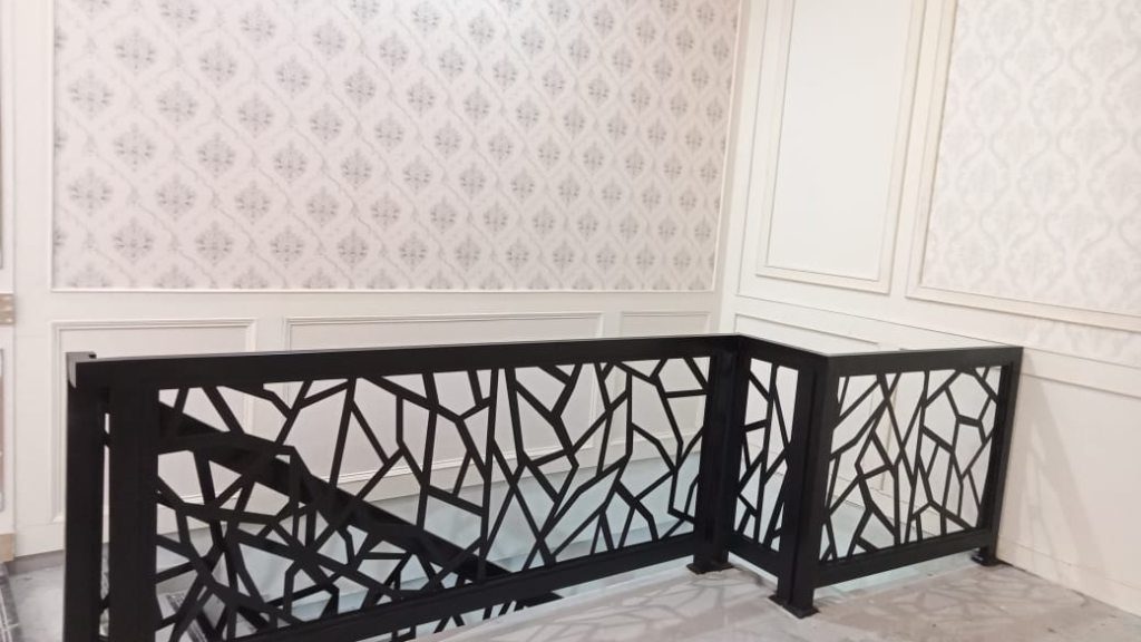 pengaplikasian railing tangga #1281